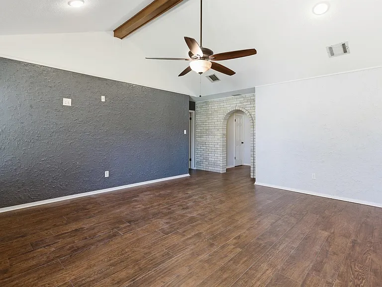 3721 Avenue R — Photo 9