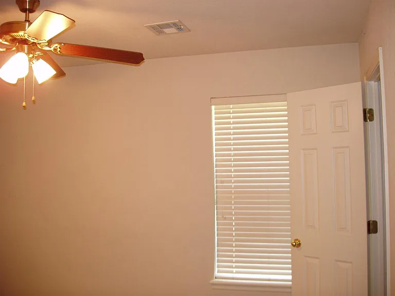 1616 Hazelwood Dr — Photo 3