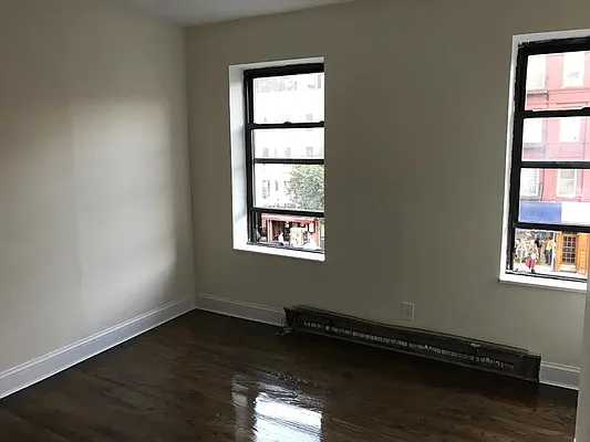 Rented by Salon Realty Corp | media 16