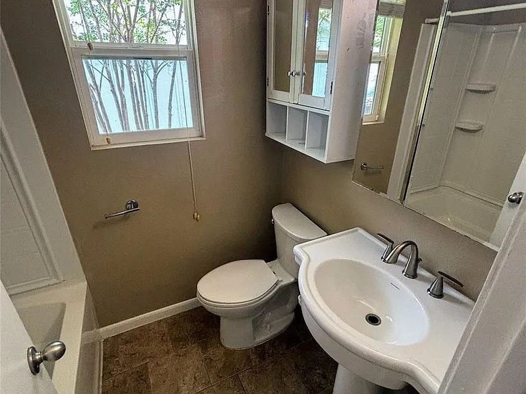 1903 Aberdeen Dr — Photo 9