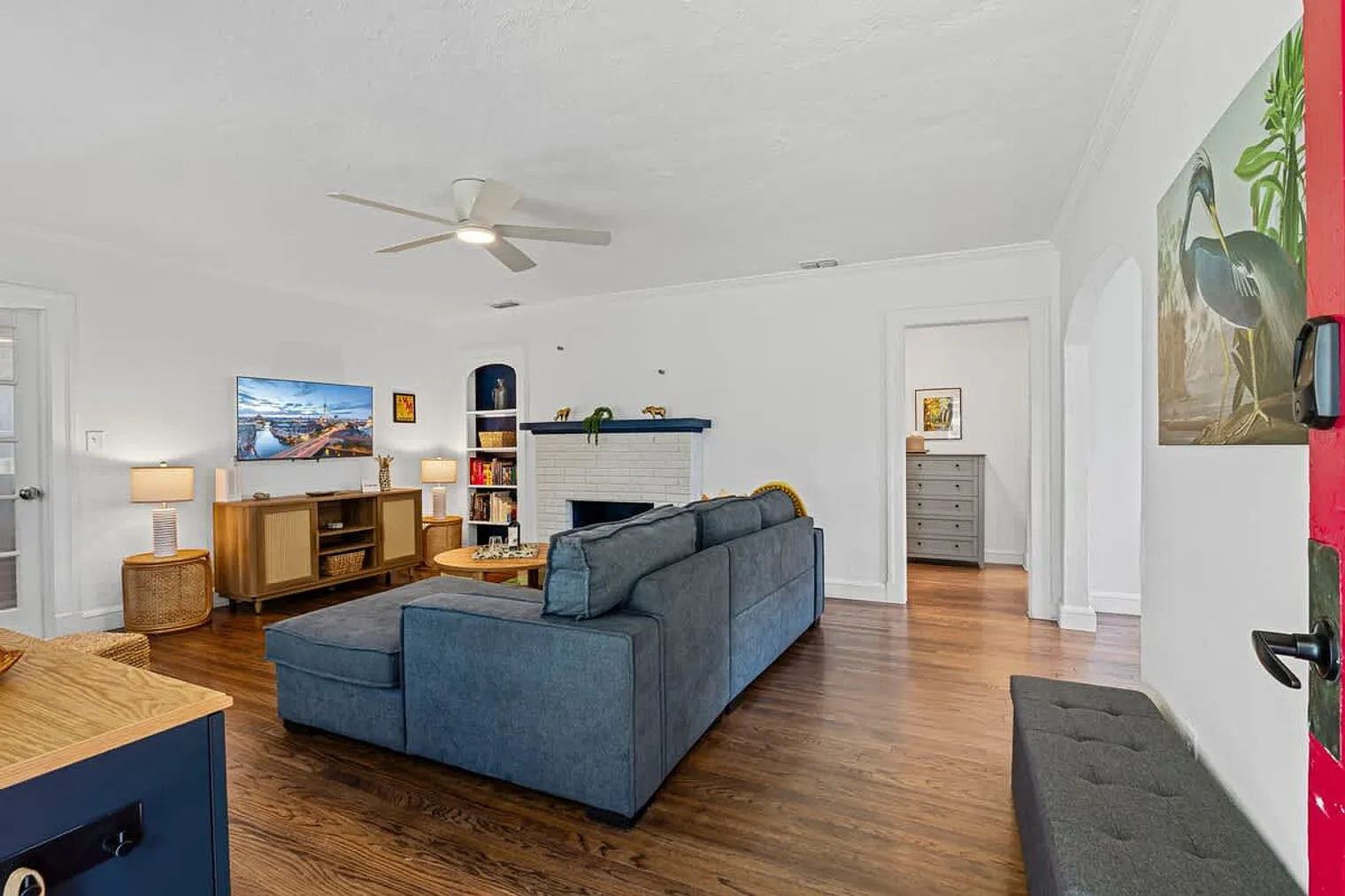 2 bed, 1.0 bath, 1119 sqft, $3,123 — Photo 4
