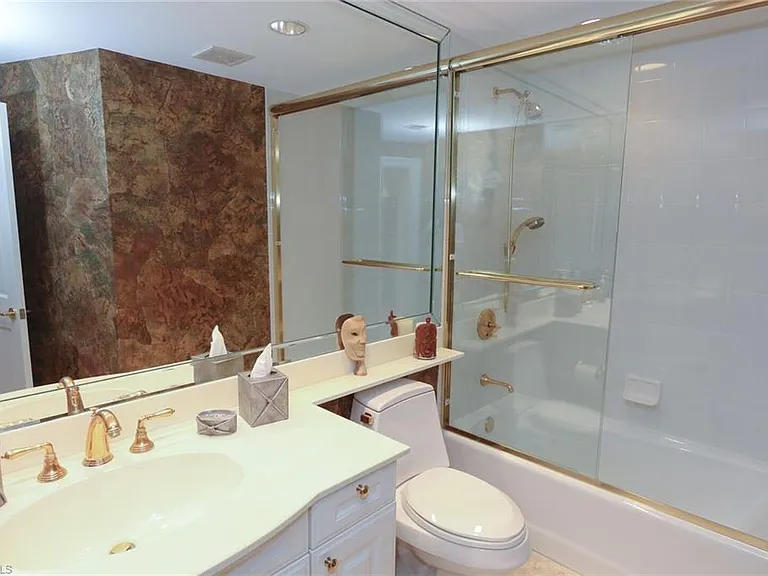 8665 Bay Colony Dr #901 — Photo 25