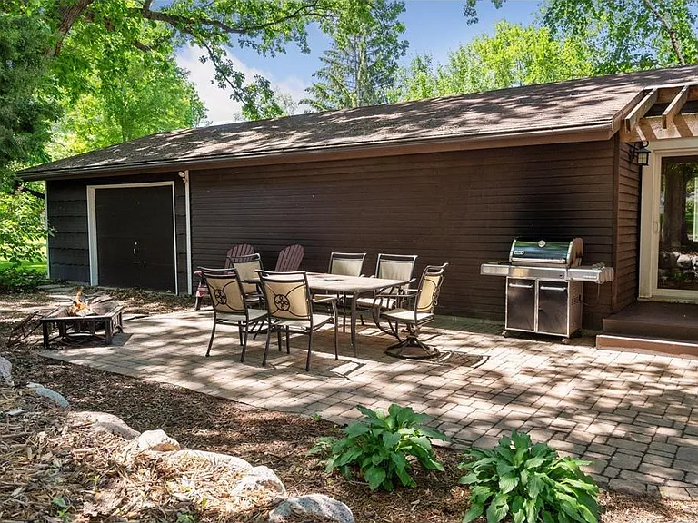 3160 Walnut Grove Ln N — Photo 13