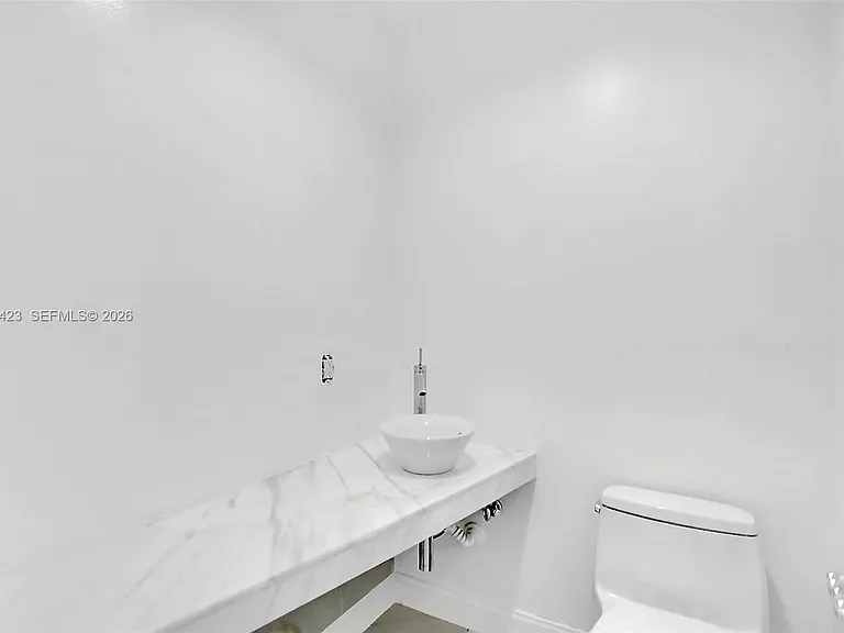 21032 NE 32nd Ave — Photo 12