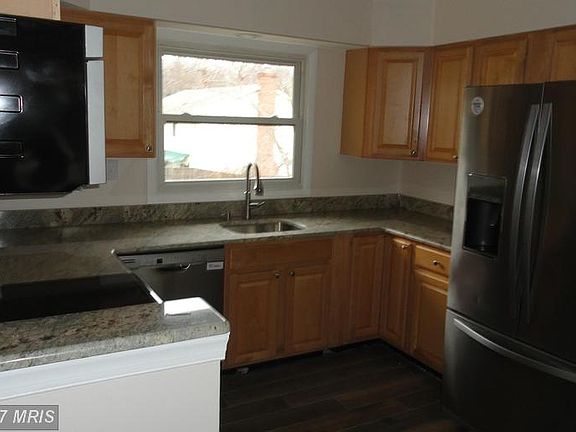 3rd image of 124 Pinecrest Dr