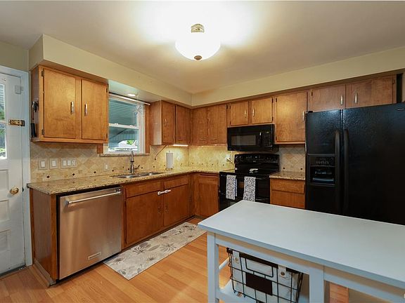 5th image of 2240 Worthington Ave