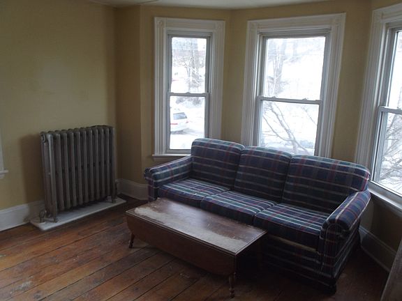 Living room nice and sunny