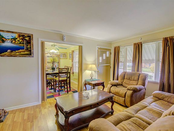 5th image of 4186 Argonne St
