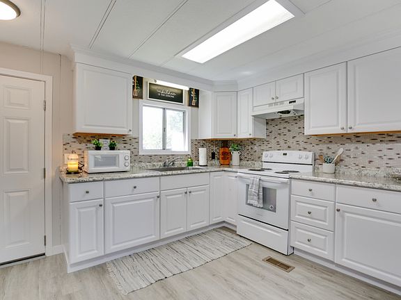 5th image of 1019 Diane Ave