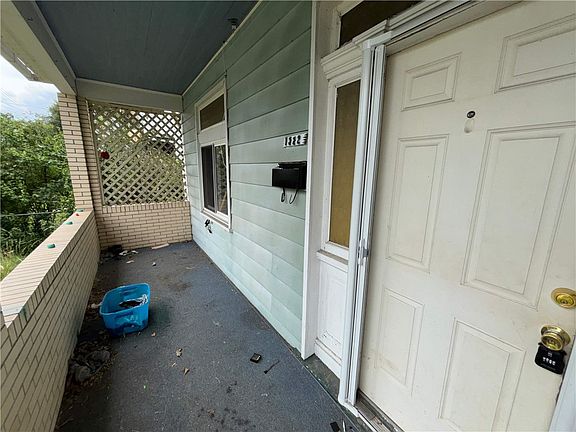 3rd image of 1322 Louise St