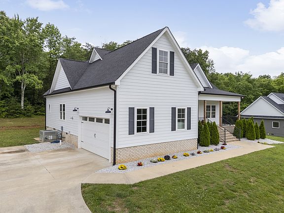 5th image of 14 Hemlock Cir