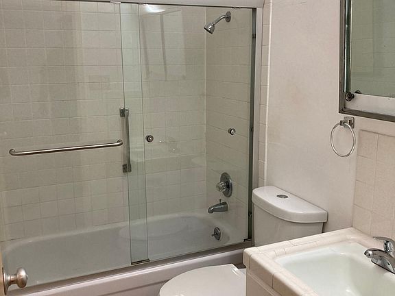 5th image of 640 Serramonte Blvd
