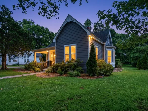 113 White St, Martin, TN 38237