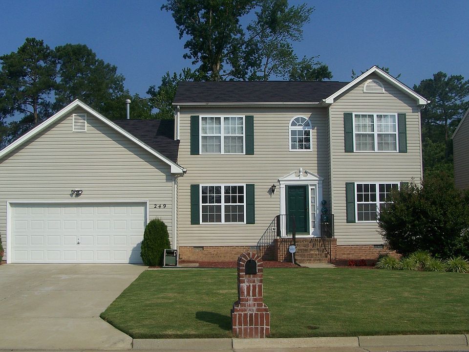 4 bedroom w/ 1st floor master...