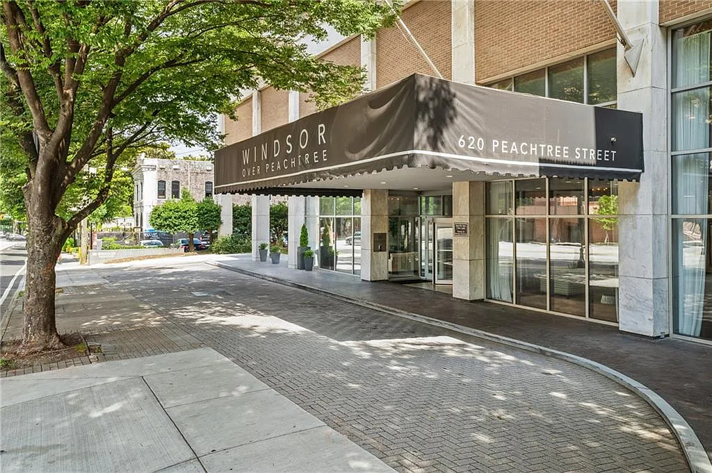 2 bed, 1.0 bath, 992 sqft, $2,300 — Photo 1