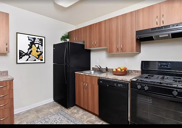 North Hills Apartments — Photo 9