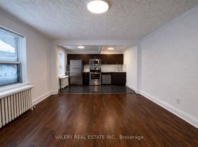 2404 Queen St E, Toronto, ON