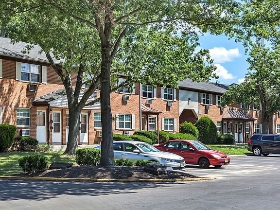 4th image of 220 Dobbs Dr #9