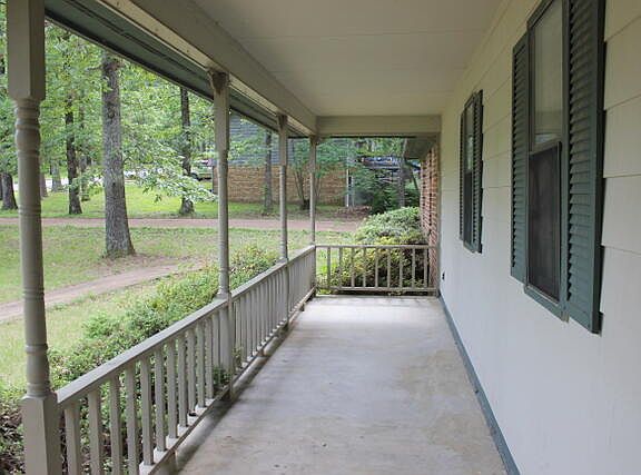 2nd image of 109 Oriole St
