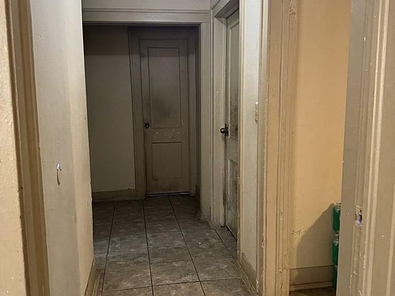 4th image of 1221 E Van Buren St