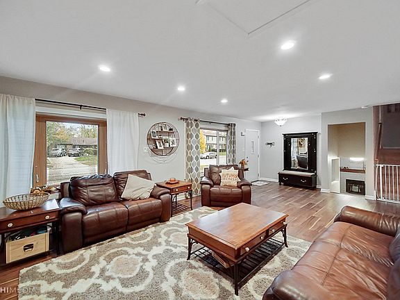 5th image of 16730 Le Claire Ave