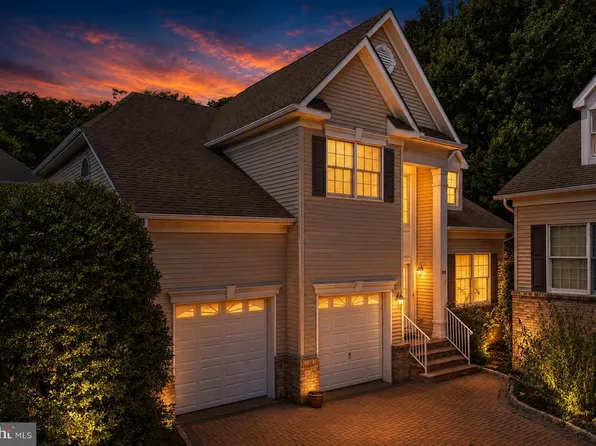 25 Brittany Ct, Atlantic Highlands, NJ 07716