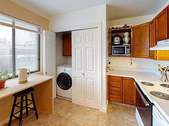 5th image of 958 E 500th St N APT 4
