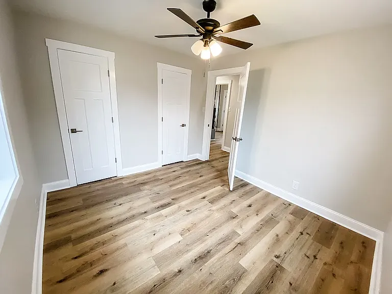 1142 S Keystone Ave — Photo 2
