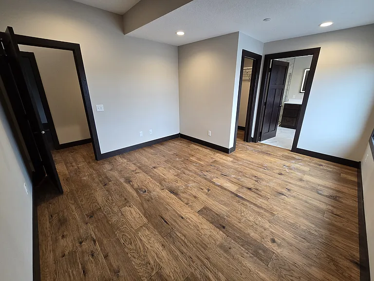 512 Division St S #2 — Photo 9