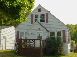 1930 Castle Ave E, Maplewood, MN 55109