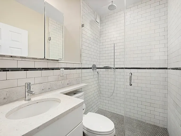 233 W 16th St #2 — Photo 9