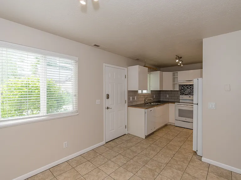 2270 S 700 E #2270 — Photo 5