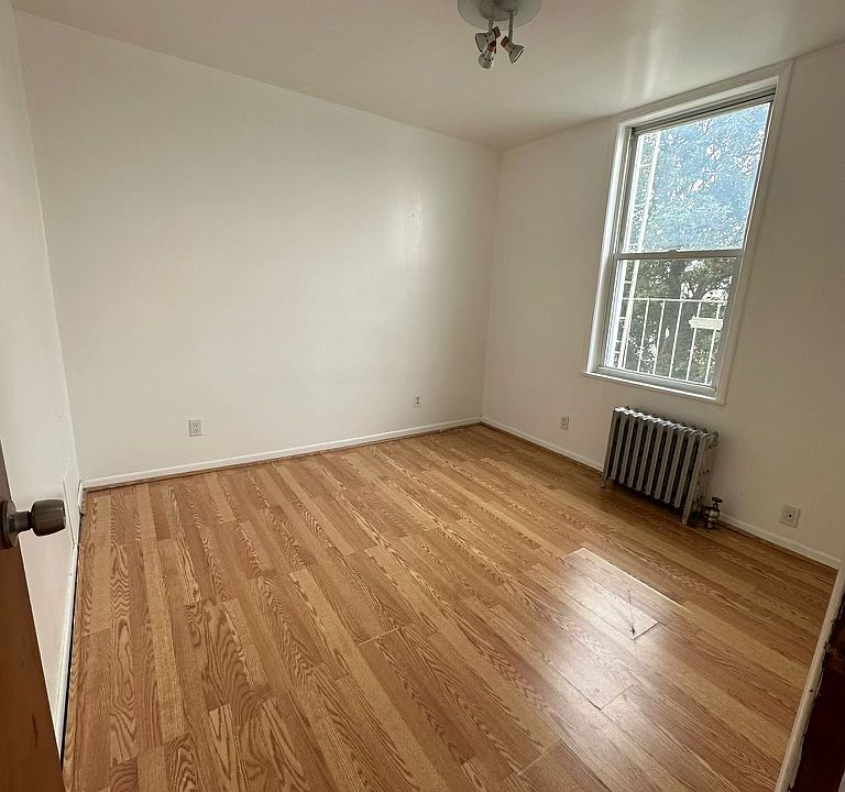 2nd image of 20-40 42nd St #3R
