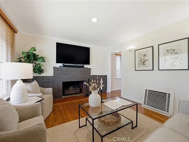 626 Temple Ave — Photo 7