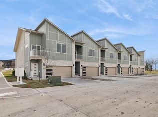 15536 Rocklyn Pl, Clive, IA 50325