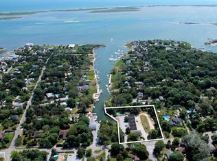 20 Shinnecock Rd, Hampton Bays, NY 11946