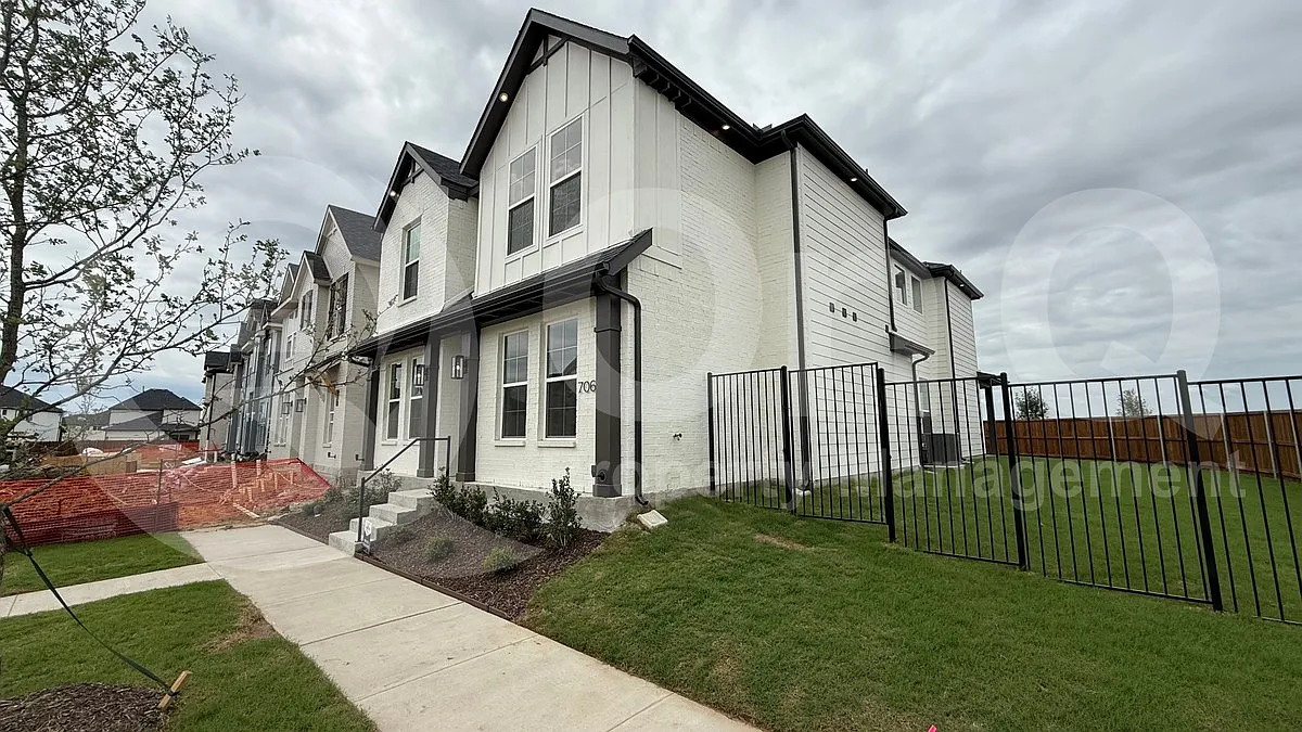 Building Photo - 7066 Lathrop Ln
