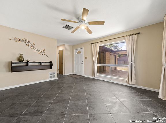 5th image of 600 Marilyn Dr