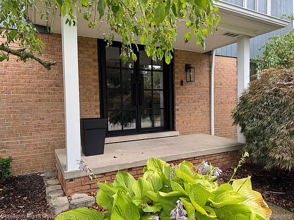 5th image of 6043 Ledgeway Dr