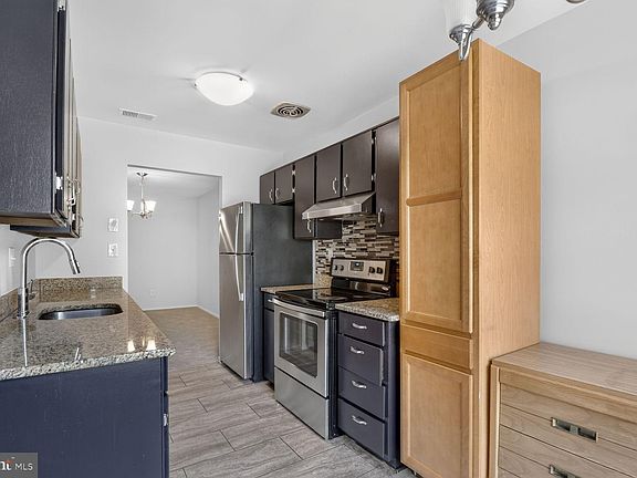 3rd image of 9305 Bathgate Ct
