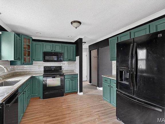 4th image of 8808 Marcella Ave