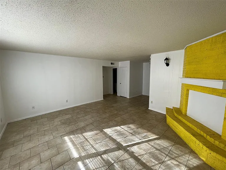 401 12th St SE #105 — Photo 5