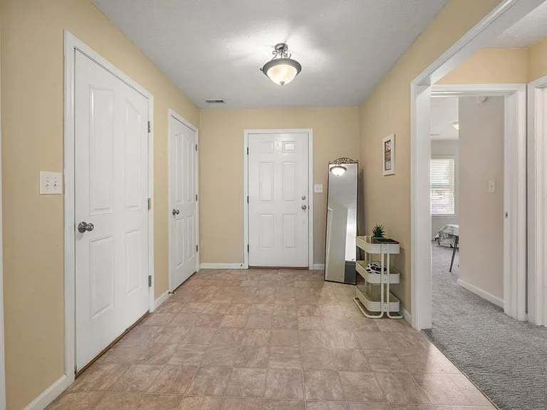 2831 Grackle Ln — Photo 3