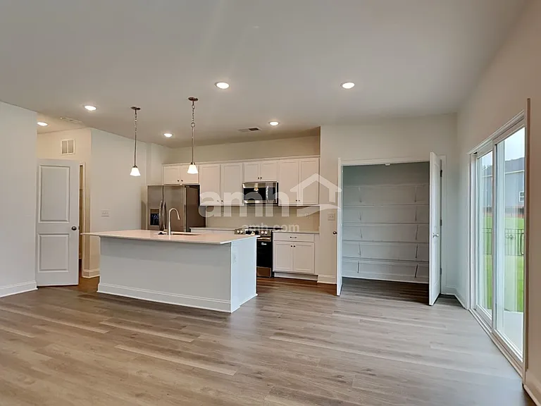 6066 Rosemore Ln — Photo 5