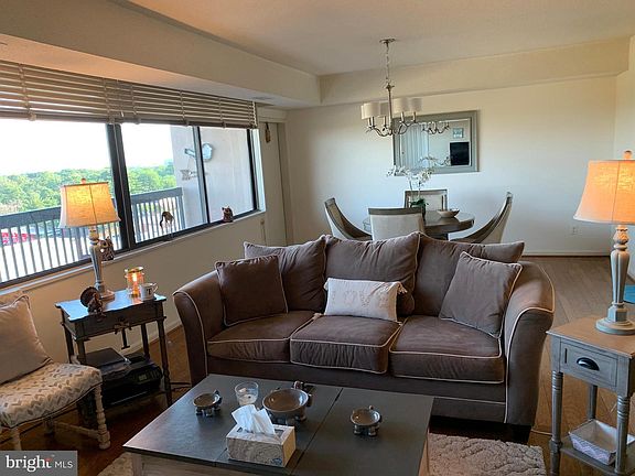 5th image of 3713 S George Mason Dr APT 1003W