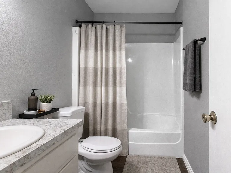Bellaire Apartments — Photo 6