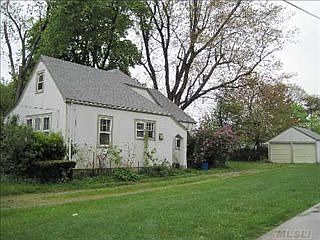 3rd image of 25 Greenlawn Ter