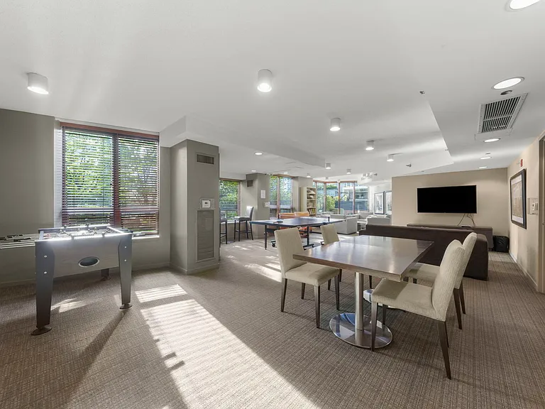 400 N La Salle Dr #906 — Photo 2