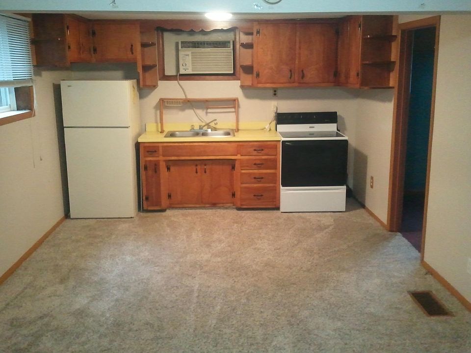 2nd image of 3404 Roberts Dr