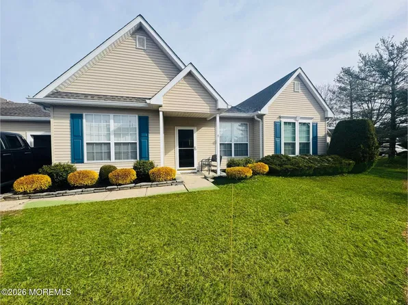 17 Foxwood Road, Lakewood, NJ 08701